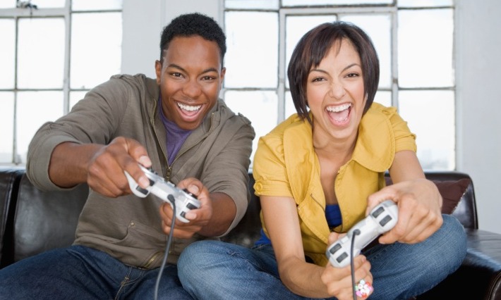 young-black-couple-playing-video-games